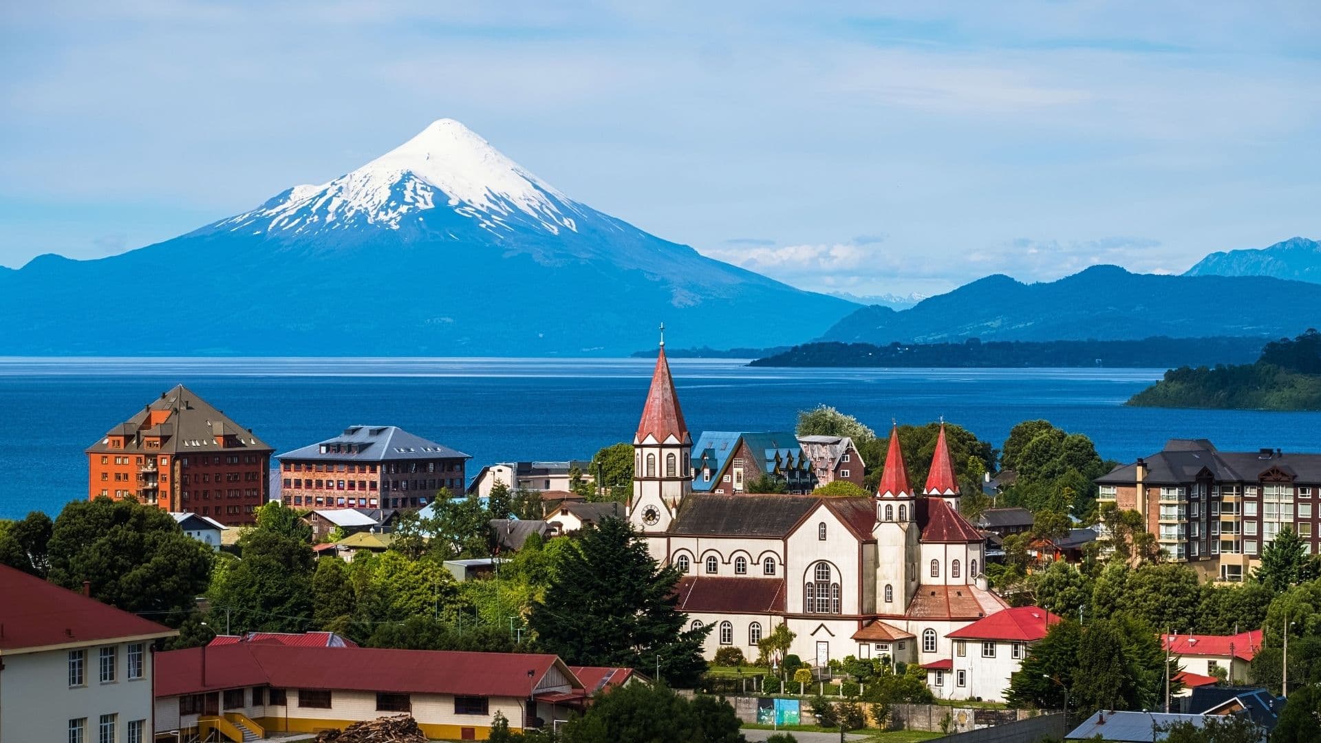 where the pacific ocean meet the Andes mountains in Chile
