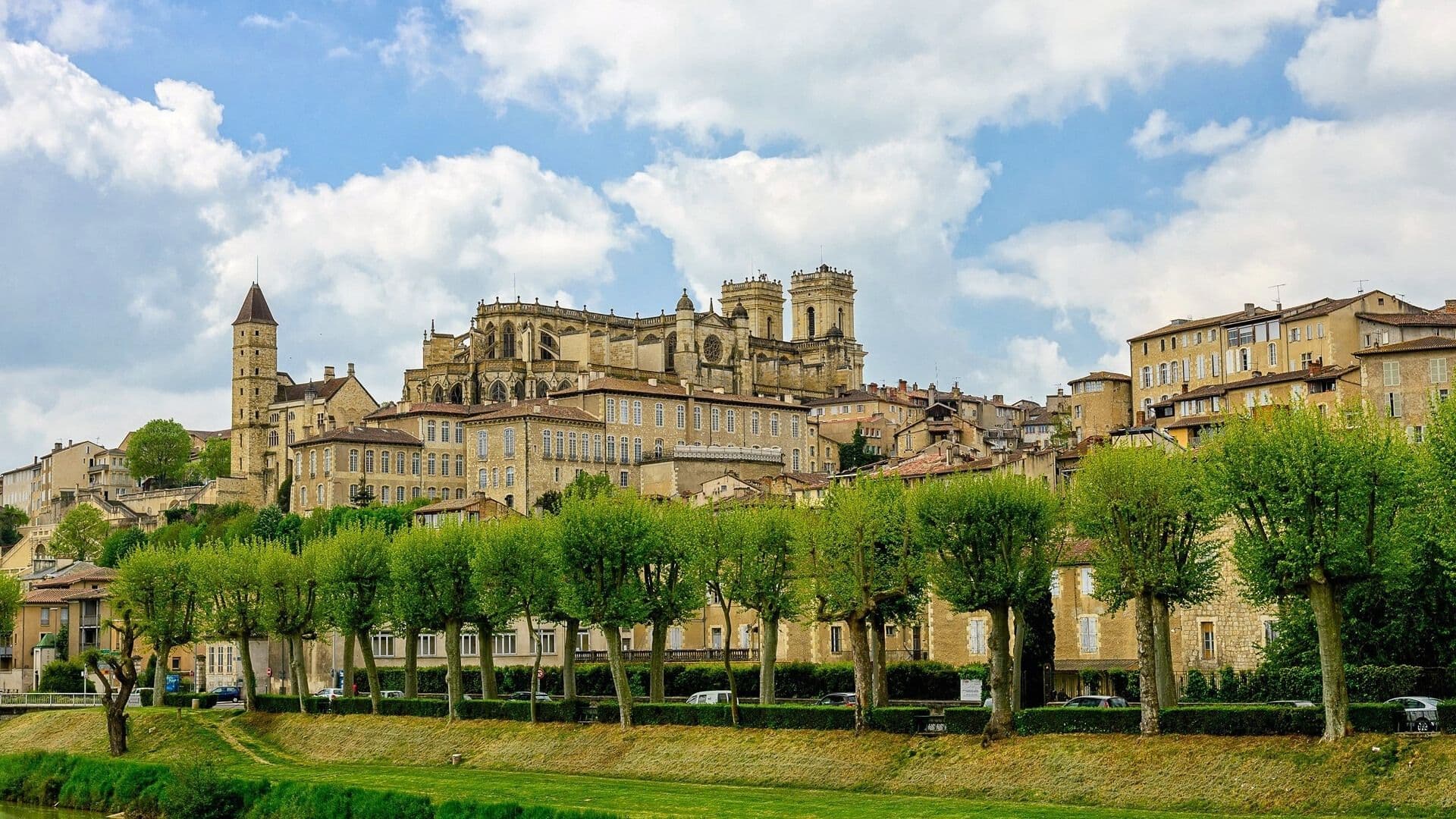 the region of armangac france and the main city of the region